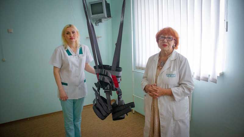 Чугуївська лікарня отримала сучасне реабілітаційне обладнання для допомоги постраждалим від вибухонебезпечних предметів